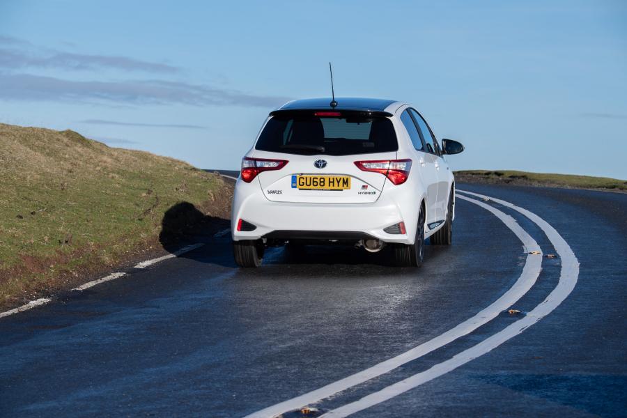  Toyota Yaris Hybrid GR Sport 2019 года  (UK) (фото 14 из 40)